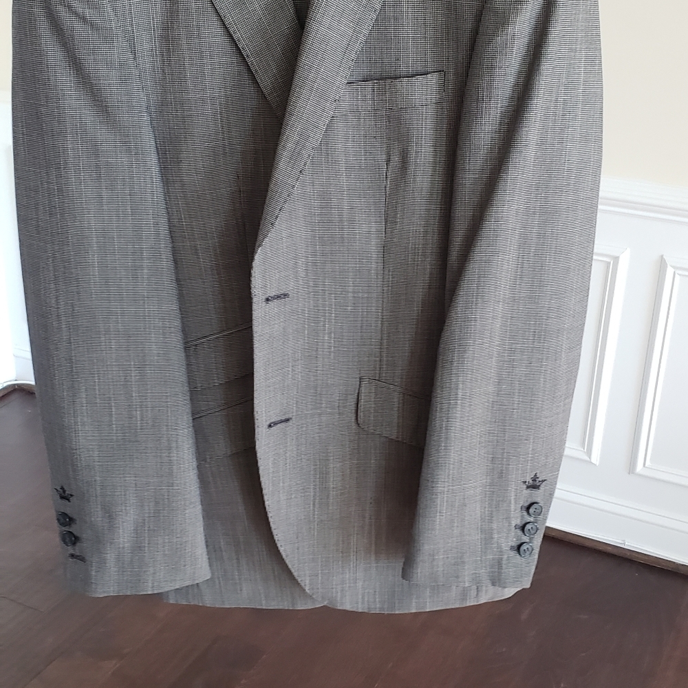 Suit - Picture 2 of 8